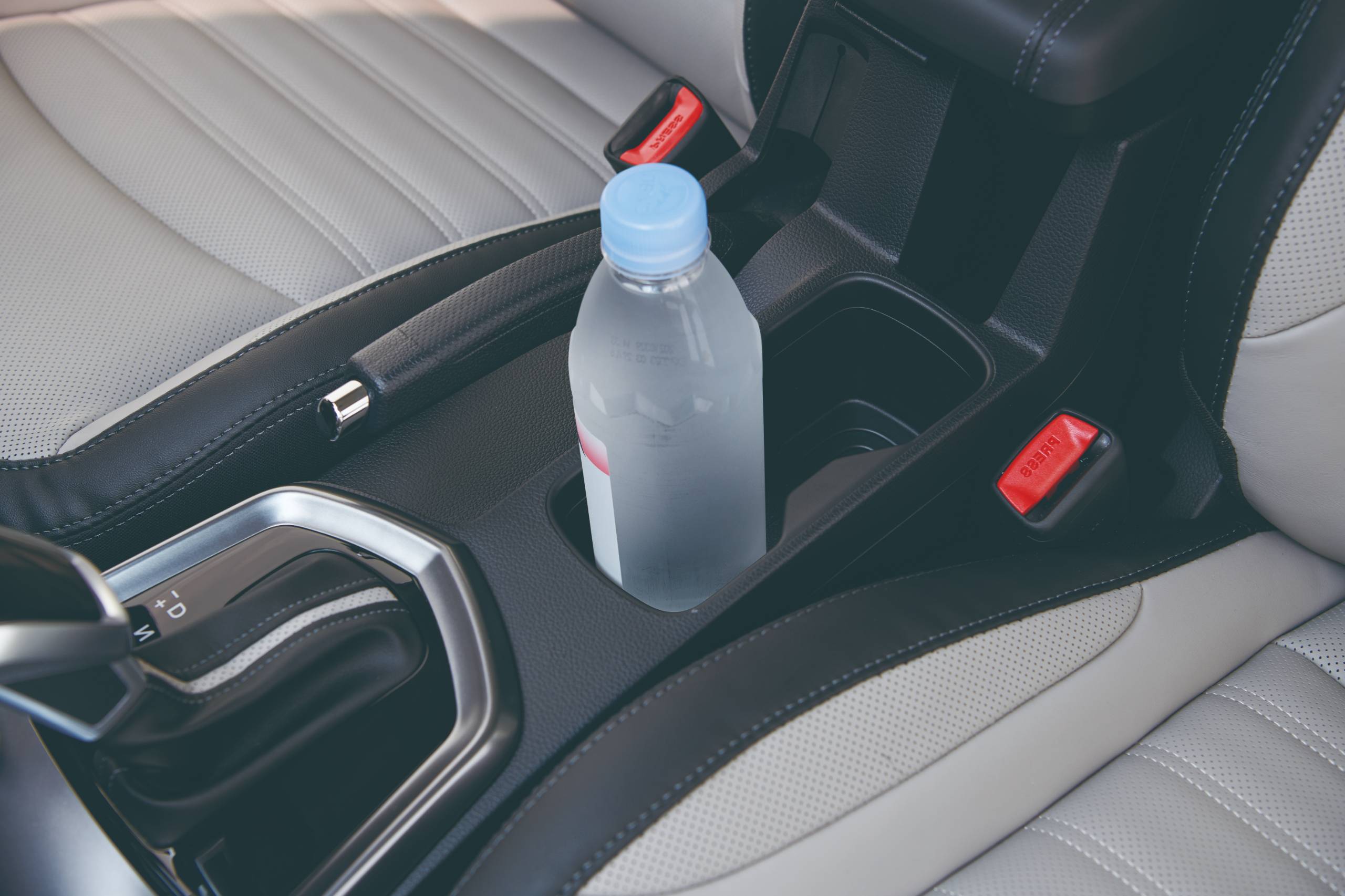 Centre console with dual cup holders